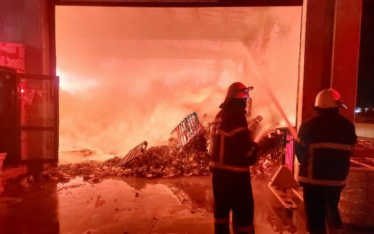 Kütahya’da OSB yangınına 4 dakikada müdahale Kütahya’da OSB yangınına 4 dakikada müdahale