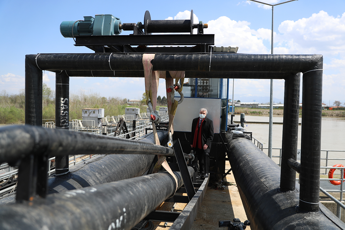 Sakarya ADASU HES’in önündeki gölet temizleniyor Sakarya ADASU HES’in önündeki gölet temizleniyor