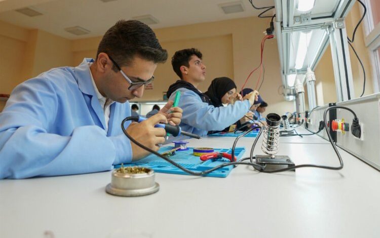 Meslek liselerinde hedef yıllık 3,5 milyarlık üretim Meslek liselerinde hedef yıllık 3,5 milyarlık üretim