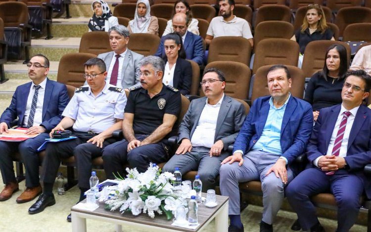 Kayseri’de kadına yönelik şiddete karşı mücadele toplantısı Kayseri’de kadına yönelik şiddete karşı mücadele toplantısı