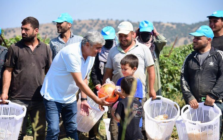 Manisa’dan Ahmetli’deki işçilere hediye Manisa’dan Ahmetli’deki işçilere hediye