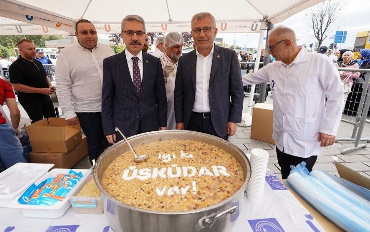 İstanbul Üsküdar aşure bereketini paylaştı İstanbul Üsküdar aşure bereketini paylaştı