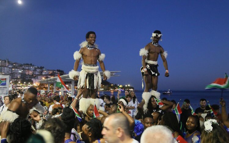 Büyükçekmece’de festival Rio Karnavalını aratmadı Büyükçekmece’de festival Rio Karnavalını aratmadı