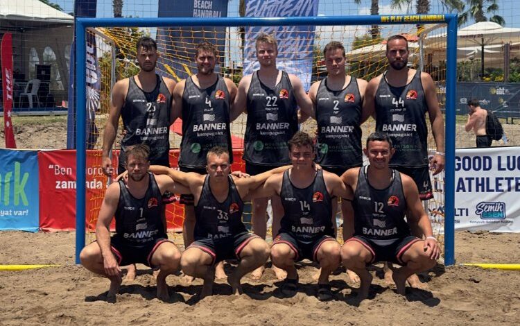 Danimarka ekibi Cemal Kütahya anısını formalarında yaşattı Danimarka ekibi Cemal Kütahya anısını formalarında yaşattı