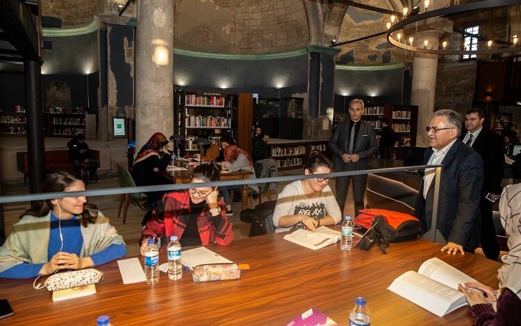 Memduh Büyükkılıç’tan ‘kütüphane’ mesajı