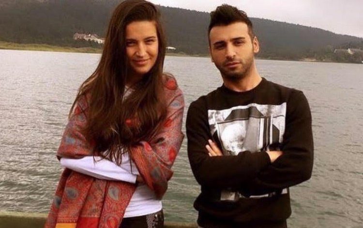 Emre Kaya’nın eski eşi olan menajeri Gizem Demir’den “Yaş” açıklaması Emre Kaya’nın eski eşi olan menajeri Gizem Demir’den “Yaş” açıklaması