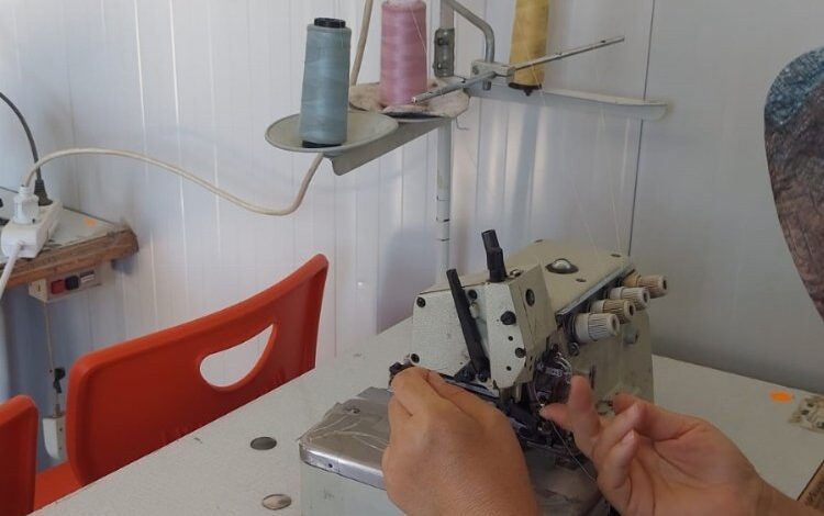 İzmit’ten depremzedeli kadınlara dikiş atölyesi