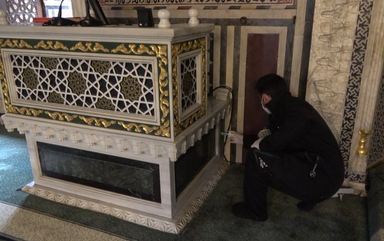 Kocaeli’nde ibadethaneler ilaçlanıyor