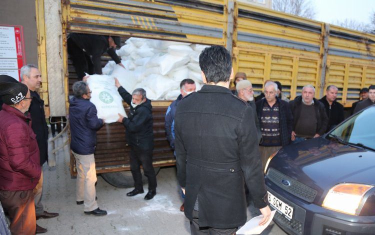 Bursa’da arıcılara arı gıdası dağıtıldı