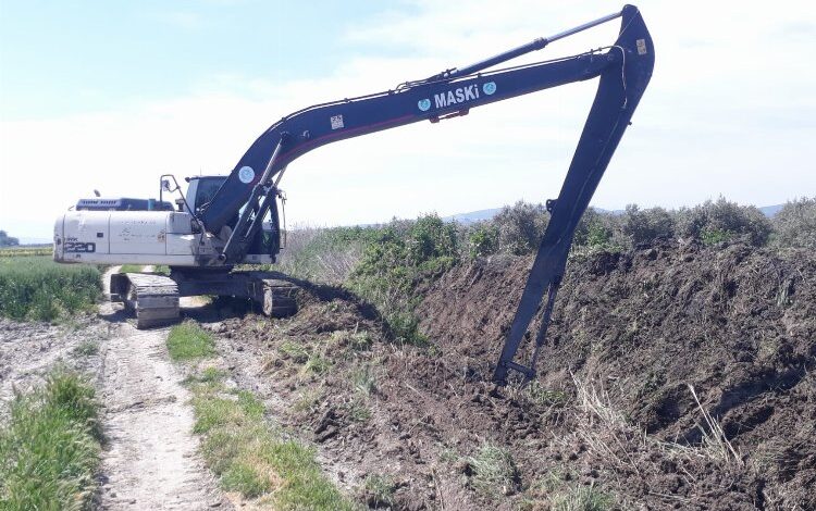 Manisa Mecidiye’de dere yatakları temizlendi
