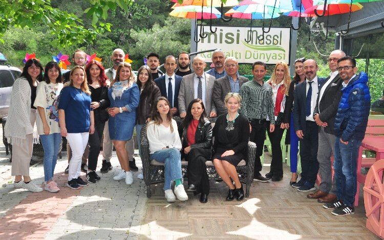 Herkes Duysun ekibi Misi Masal Kahvaltı’da buluştu Herkes Duysun ekibi Misi Masal Kahvaltı’da buluştu