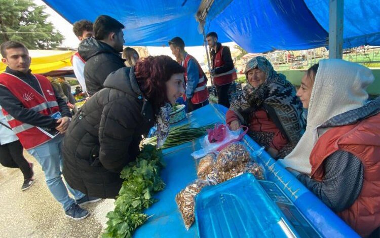 Bursa Yenişehir’de CHP’li gençler sahada