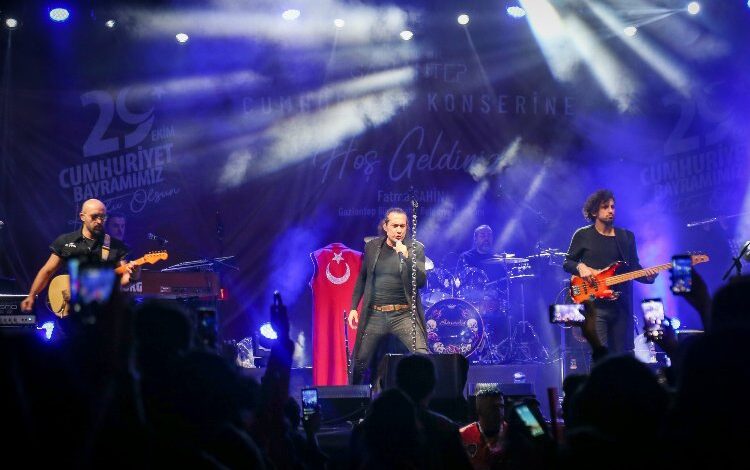 Gaziantep’te Cumhuriyet coşkusu Kıraç’la taçlandı Gaziantep’te Cumhuriyet coşkusu Kıraç’la taçlandı