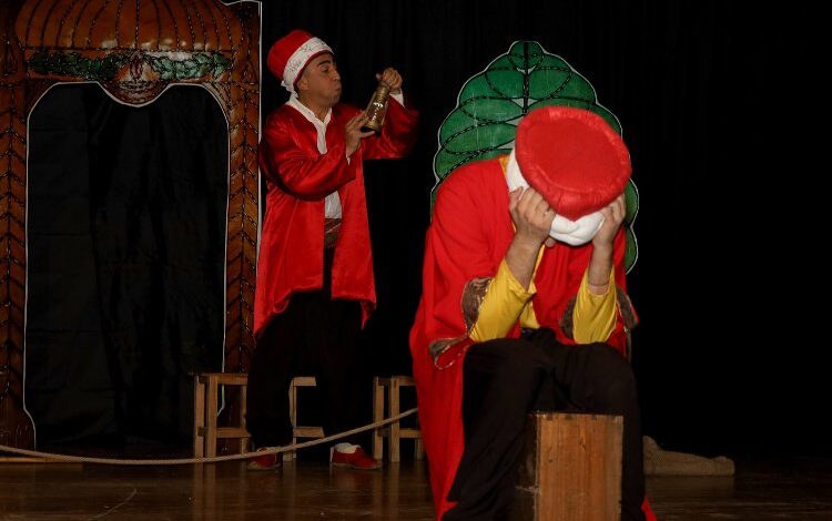 Emanetçi Tiyatro Sakarya’yı kahkahaya boğdu Emanetçi Tiyatro Sakarya’yı kahkahaya boğdu