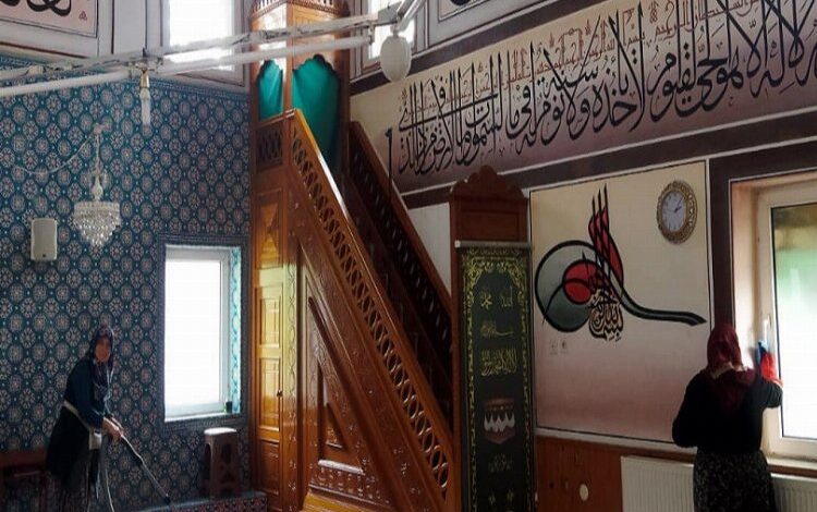 Bilecik Pazaryeri’nde camiler bayrama hazırlanıyor