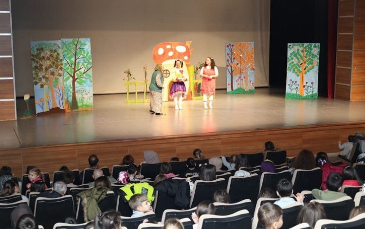 Yarıyıl tatili etkinlikleri tiyatro ile başladı Yarıyıl tatili etkinlikleri tiyatro ile başladı