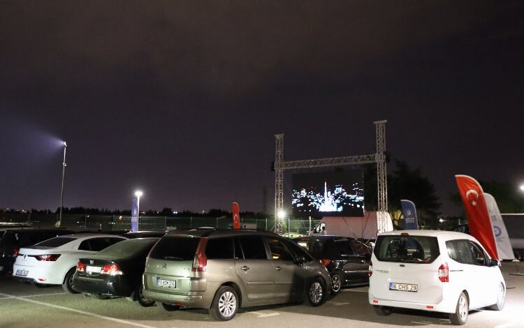 Bursa Büyükşehir’den yıldızların altında araç sineması