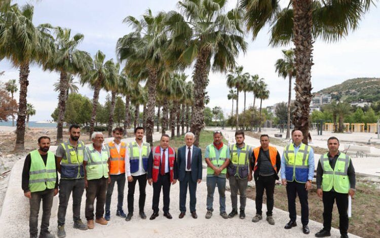Finike Cumhuriyet Meydanı Projesi’nde sona yaklaşıldı Finike Cumhuriyet Meydanı Projesi’nde sona yaklaşıldı