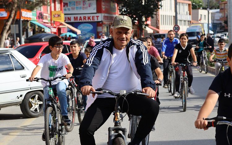 Kayseri Yahyalı Belediyesi’nden çocuklara karne eğlencesi