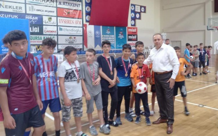 Bursa Gemlik’te Kur’an kursları arasındaki futbol turnuvası sonuçlandı Bursa Gemlik’te Kur’an kursları arasındaki futbol turnuvası sonuçlandı