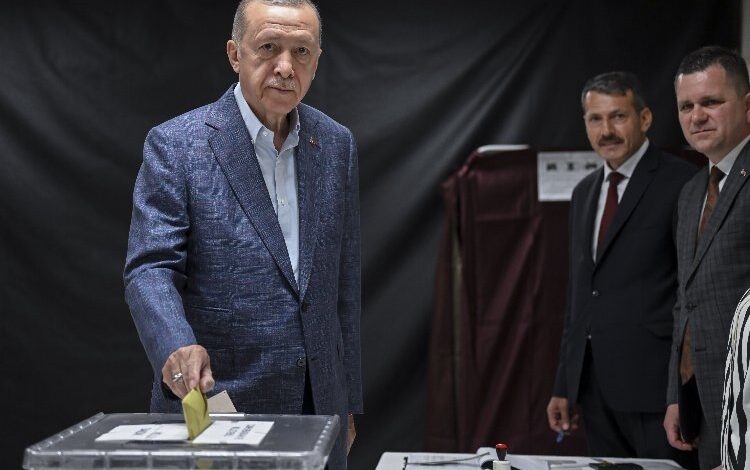 Erdoğan: Sandıklara sıkı sıkıya sahip çıkma vakti