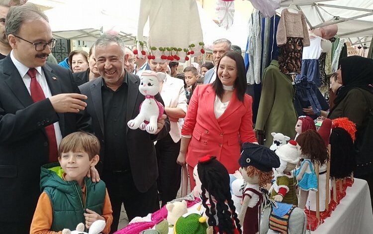 Bilecik’te depremzedeler yararına düzenlenen kermese yoğun ilgi