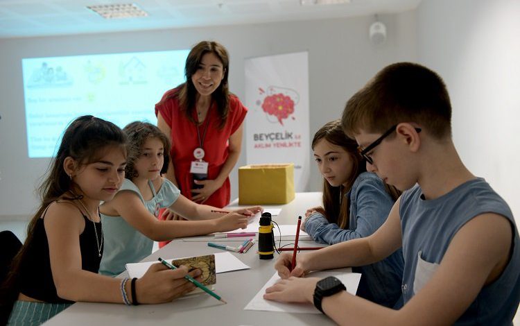 Bursa’da çocukların akılları ‘Beyçelik’le yenilikte oldu Bursa’da çocukların akılları ‘Beyçelik’le yenilikte oldu