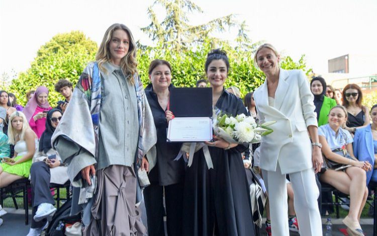 Vakko Esmod Moda Akademisi’nden mezuniyet defilesi Vakko Esmod Moda Akademisi’nden mezuniyet defilesi