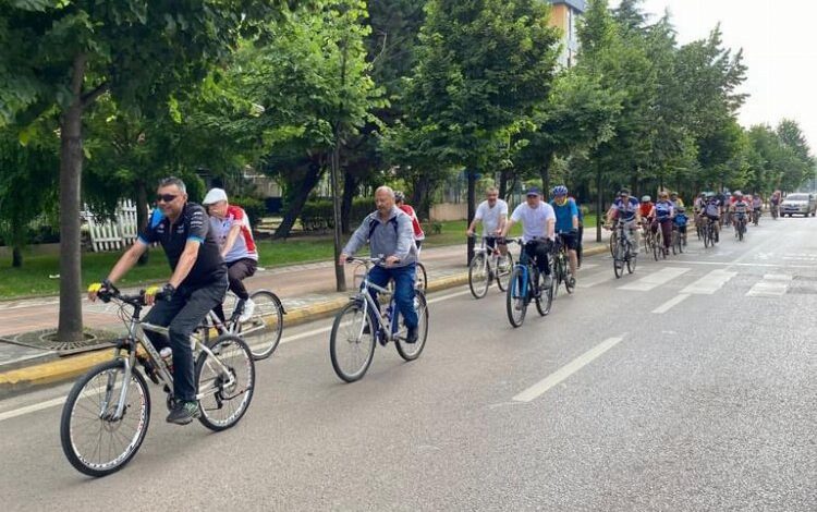Pedallar İzmit’in kurtuluşuna çevrildi Pedallar İzmit’in kurtuluşuna çevrildi
