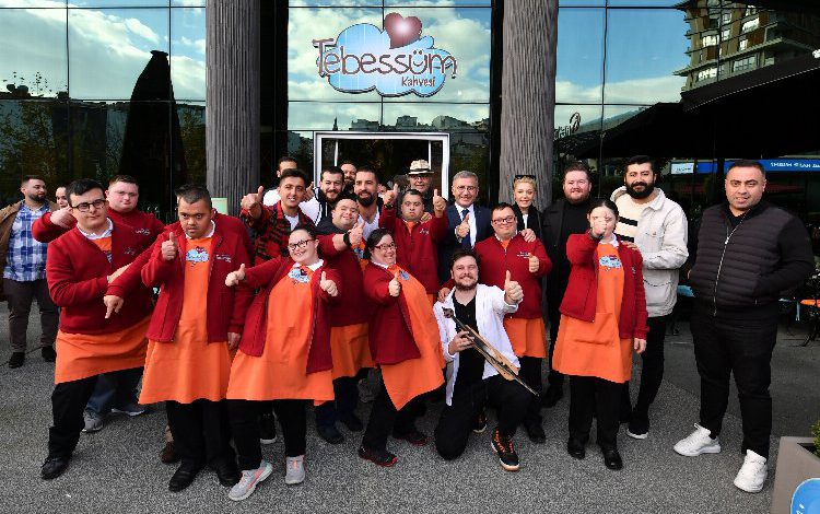 Tebessüm Kahvesi ünlülerle ‘Tebessüm’ etti