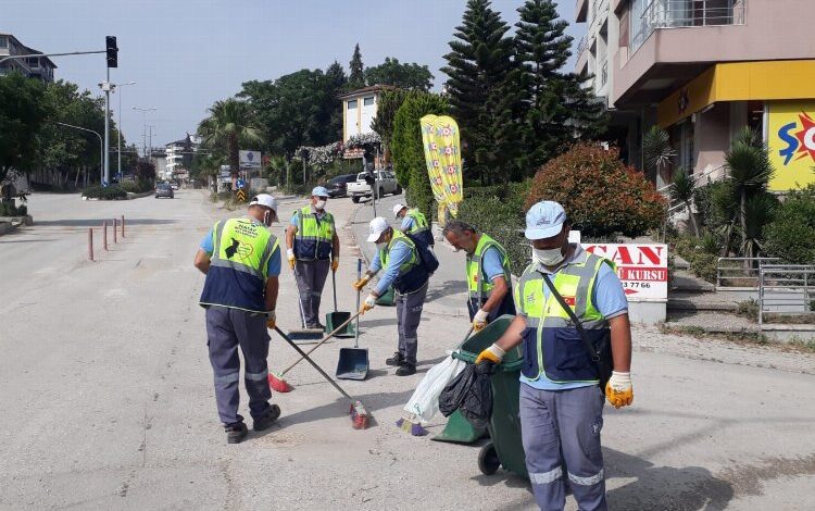 Hatay asrın felaketinde temizlik hizmetini sürdürüyor