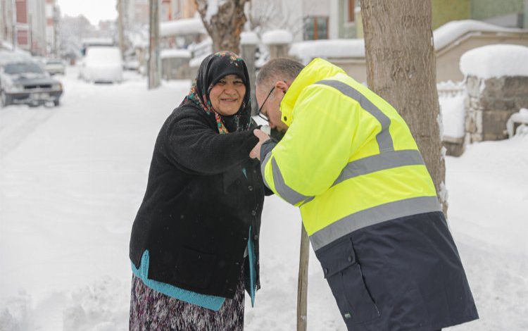 Sivas’ta kar mesaisi devam ediyor