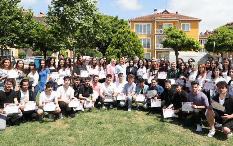 Çınar Akademi ilk mezunlarını verdi Çınar Akademi ilk mezunlarını verdi