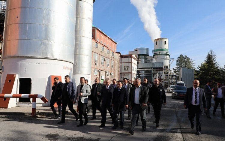 Vali Gökmen Çiçek’ten Kayseri Şeker’e övgü Vali Gökmen Çiçek’ten Kayseri Şeker’e övgü