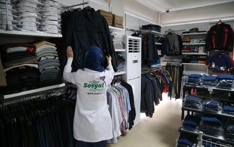 Sosyal Market hayırseverler ile yüzleri güldürüyor