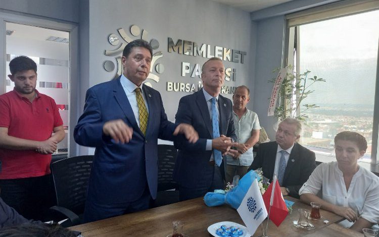 Bursa’da Memleket Partisi’nde ‘olağanüstü’ devir teslim Bursa’da Memleket Partisi’nde ‘olağanüstü’ devir teslim