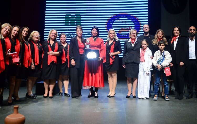 Bursalı annelerden 100 yıl öncesine ışık tutan buluşma Bursalı annelerden 100 yıl öncesine ışık tutan buluşma