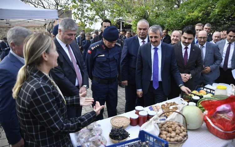 Edirne’de Vali Sezer kırsalda takibi bırakmıyor