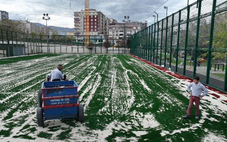 Bursa’da saha ve zeminler spora elverişli hale getiriliyor Bursa’da saha ve zeminler spora elverişli hale getiriliyor