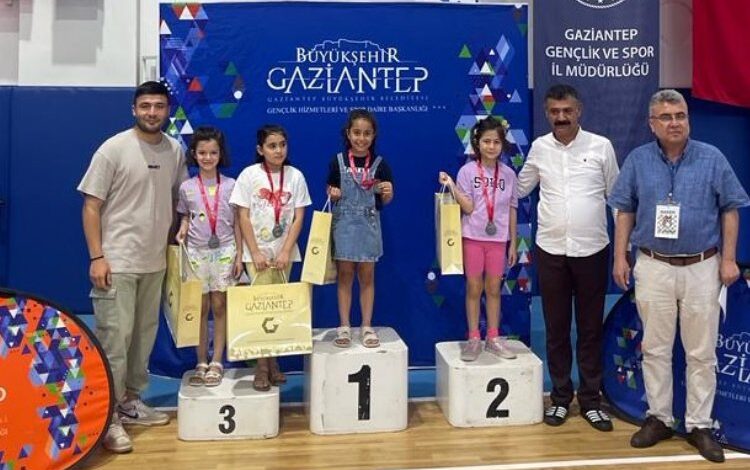 Gaziantep’in ‘şah-mat’çıları ödüllendirildi Gaziantep’in ‘şah-mat’çıları ödüllendirildi