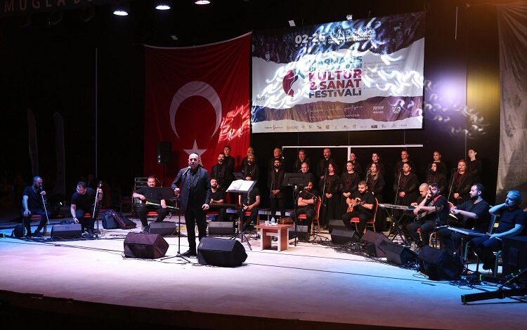 Antalya Medeniyetler Korosu Marmaris’i salladı Antalya Medeniyetler Korosu Marmaris’i salladı