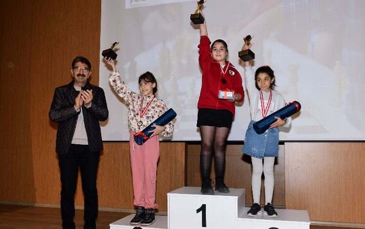 Geleceğin satranç ustaları ödüllerine kavuştu Geleceğin satranç ustaları ödüllerine kavuştu