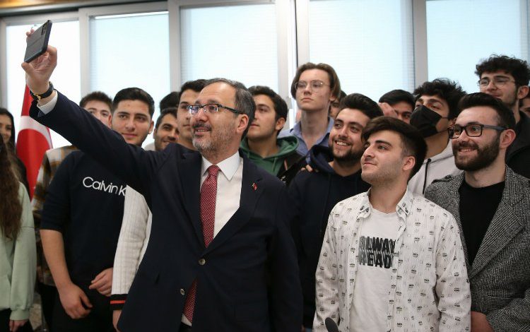 Bursa Yıldırımlı gençlerden Kasapoğlu’na iade-i ziyaret