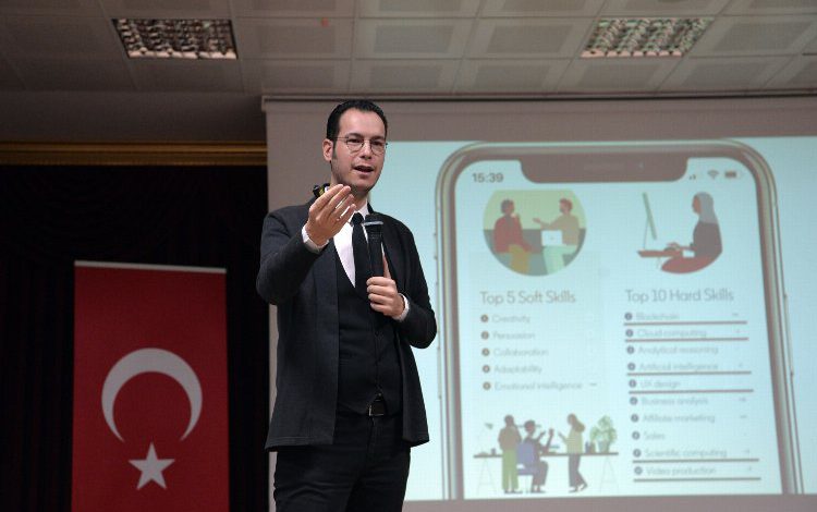 Bursa Osmangazi’de ‘Teknoloji Çağında Eğitim’ söyleşisi