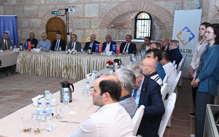 Bursa’da ‘yalın belediyecilik’ STK’lara anlatıldı