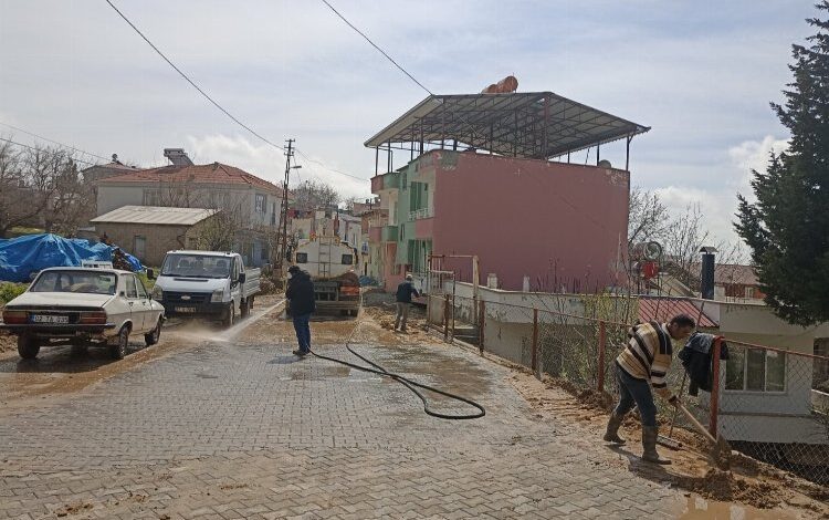 Adıyaman’da selin izlerini İzmit temizliyor