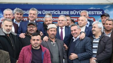 Memduh Büyükkılıç çiftçileri kutladı