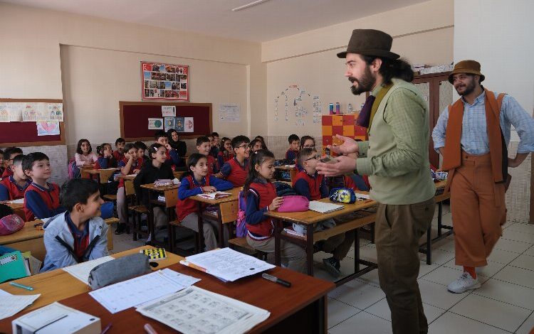 Konya’da ‘çat kapı’ sınıf tiyatrosu