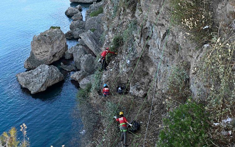 Dağcılar Muratpaşa’da falezlerde temizlik yaptı