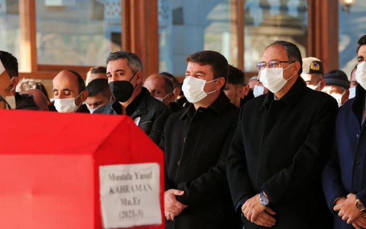 Edirne’de kalp krizi geçiren şehit son yolculuğuna uğurlandı Edirne’de kalp krizi geçiren şehit son yolculuğuna uğurlandı